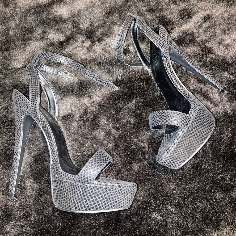 Black snake pumps